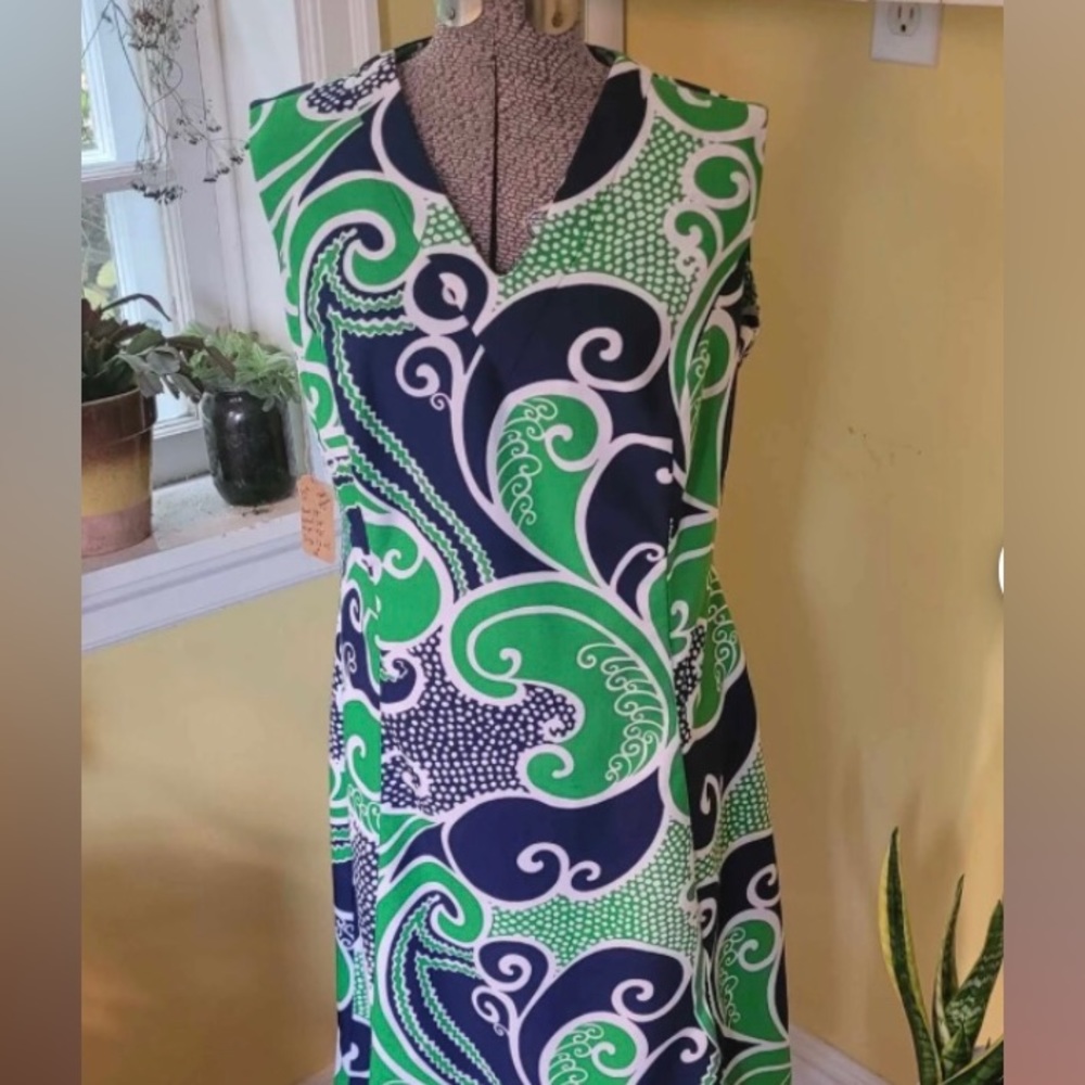 Vintage
1960 Helmar Boutique funky Poly print dress green, navy-blue,white. US14